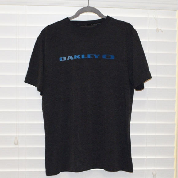 Oakley Other - T shirt size Large
